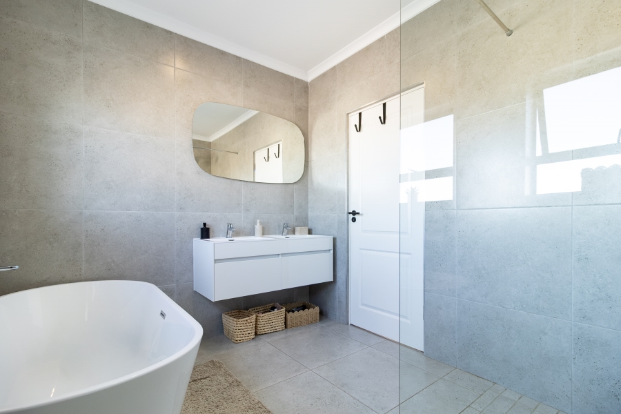 To Let 4 Bedroom Property for Rent in Sandown Estate Western Cape
